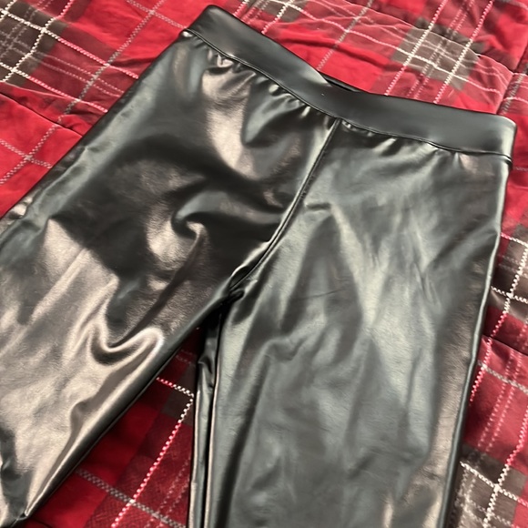 Faux leather leggings - Picture 1 of 3